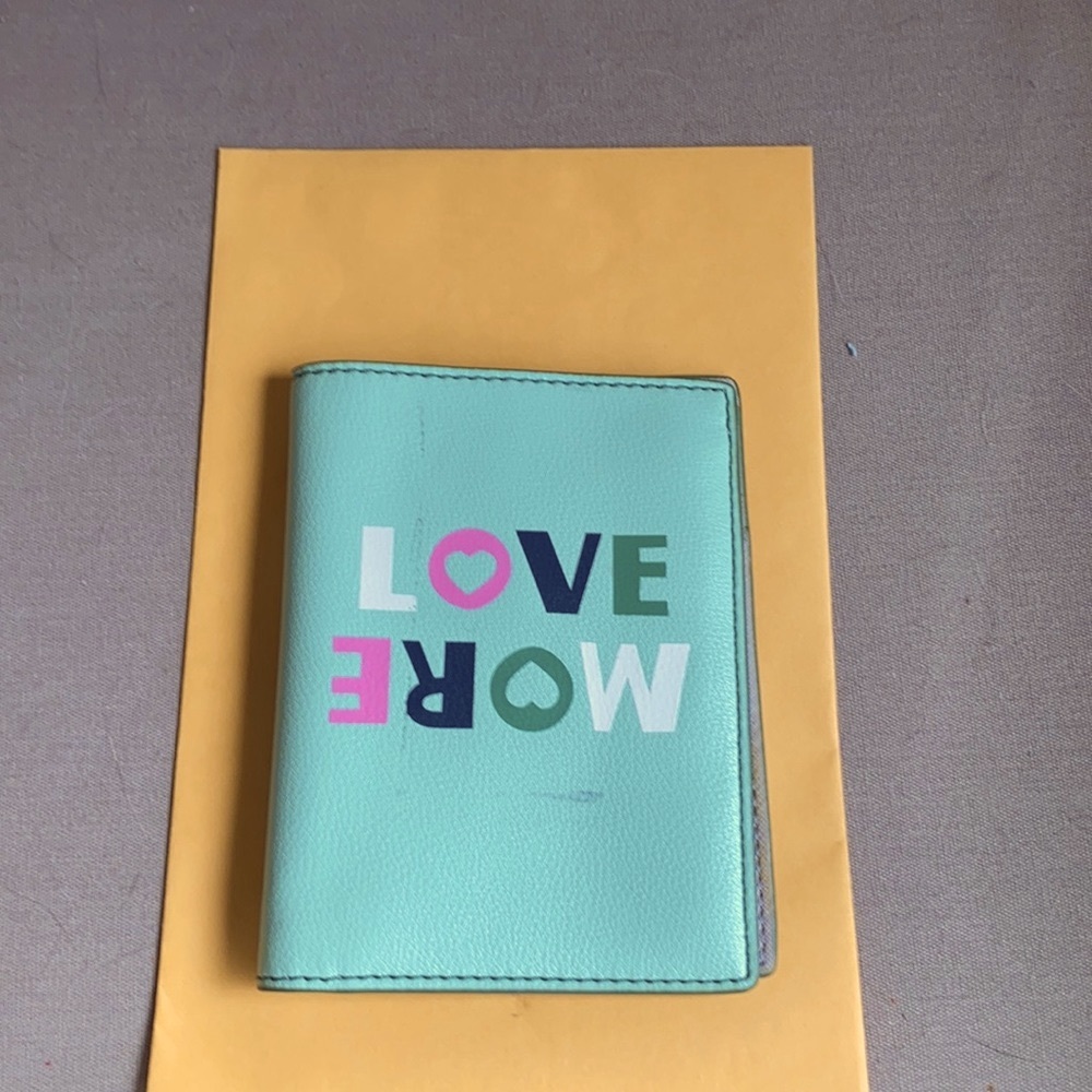NWT Genuine Fossil Leather Wallet and Passport Holder